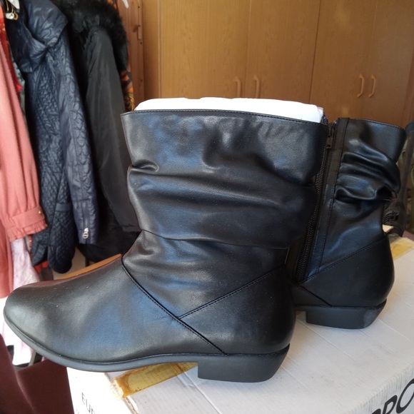 Women’s boots - Picture 2 of 3